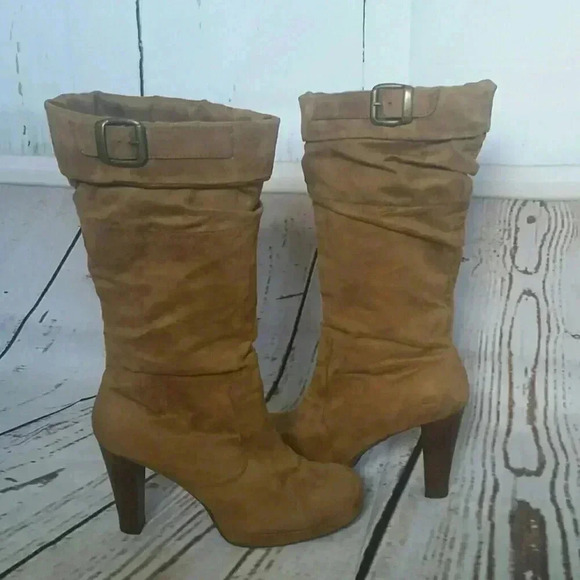 Sketchers Faux Suede Pull on heeled boot Size 8 - Picture 1 of 8